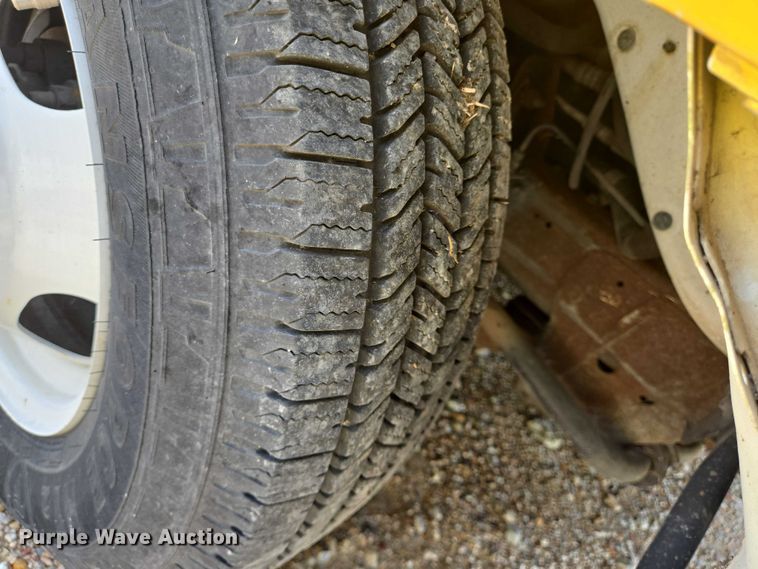 image for item EQ4036 2017 Chevrolet Express G4500 shuttle bus