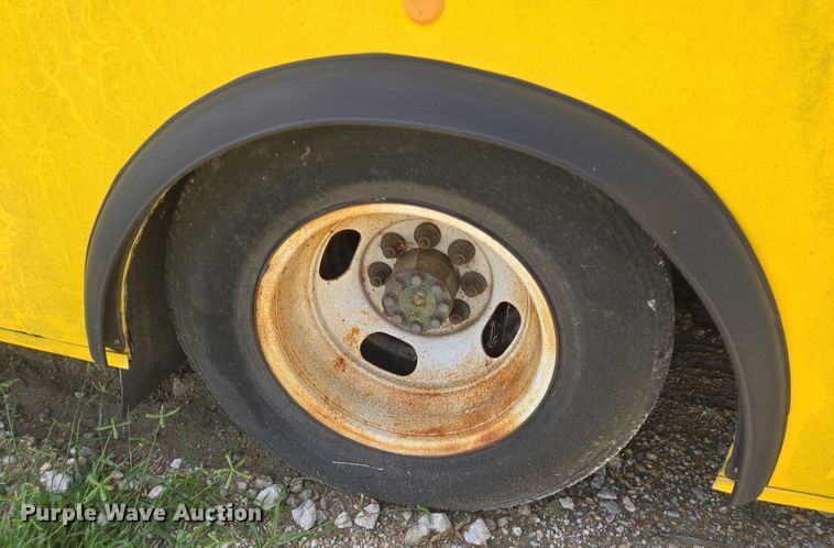 image for item EQ4036 2017 Chevrolet Express G4500 shuttle bus