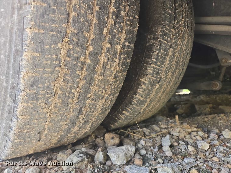 image for item EQ4036 2017 Chevrolet Express G4500 shuttle bus