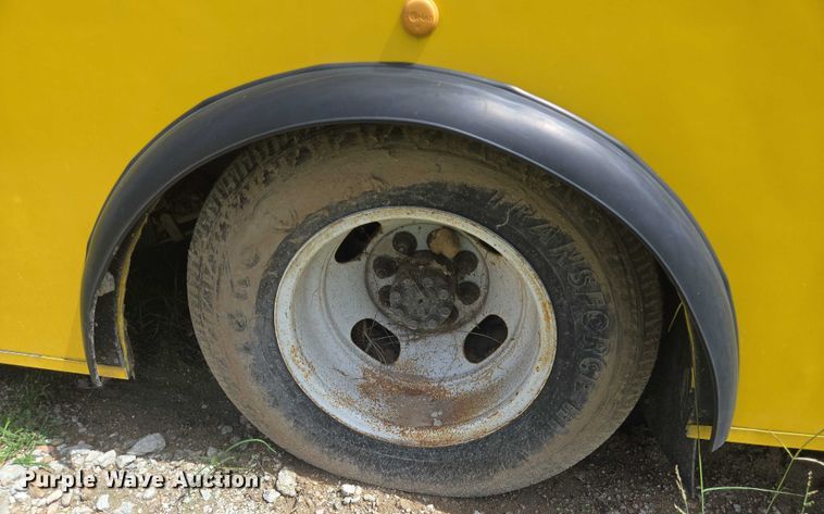 image for item EQ4036 2017 Chevrolet Express G4500 shuttle bus