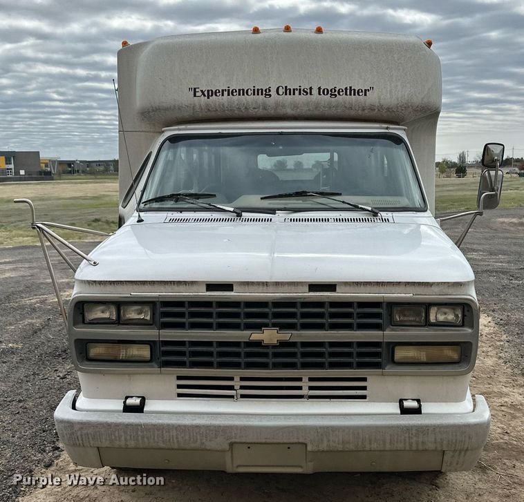 image for item EQ4593 1996 Chevrolet Aero XT 30 HD shuttle bus