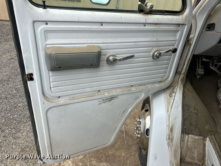 image for item EQ4593 1996 Chevrolet Aero XT 30 HD shuttle bus