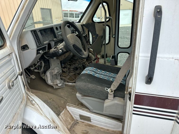 image for item EQ4593 1996 Chevrolet Aero XT 30 HD shuttle bus