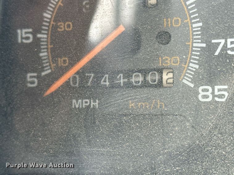 image for item EQ4593 1996 Chevrolet Aero XT 30 HD shuttle bus