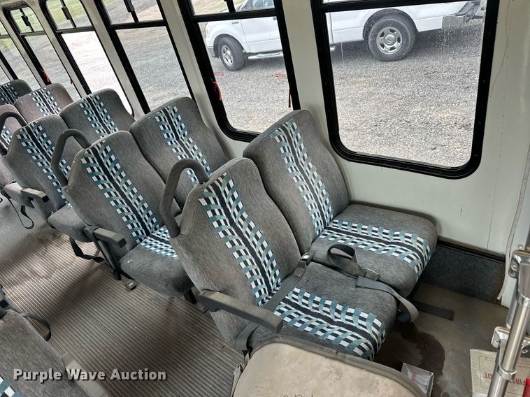 image for item EQ4593 1996 Chevrolet Aero XT 30 HD shuttle bus