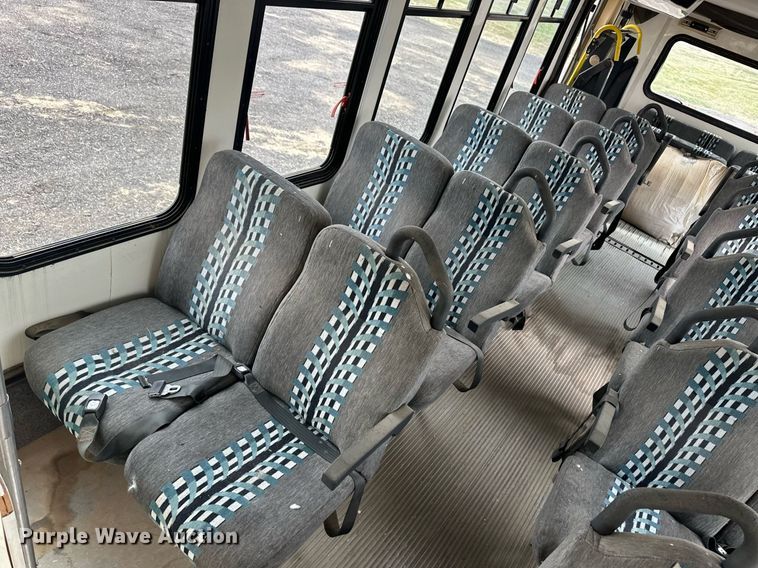 image for item EQ4593 1996 Chevrolet Aero XT 30 HD shuttle bus