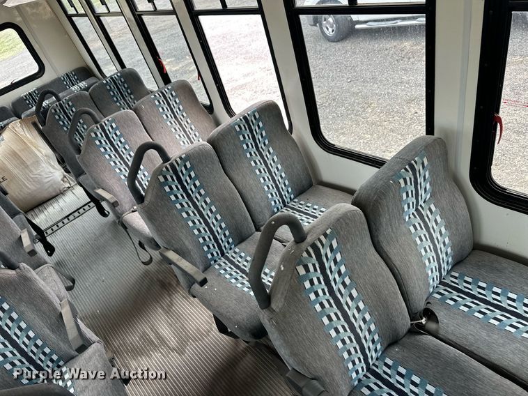 image for item EQ4593 1996 Chevrolet Aero XT 30 HD shuttle bus