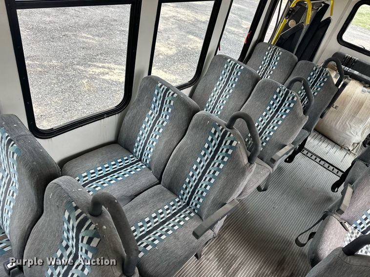 image for item EQ4593 1996 Chevrolet Aero XT 30 HD shuttle bus