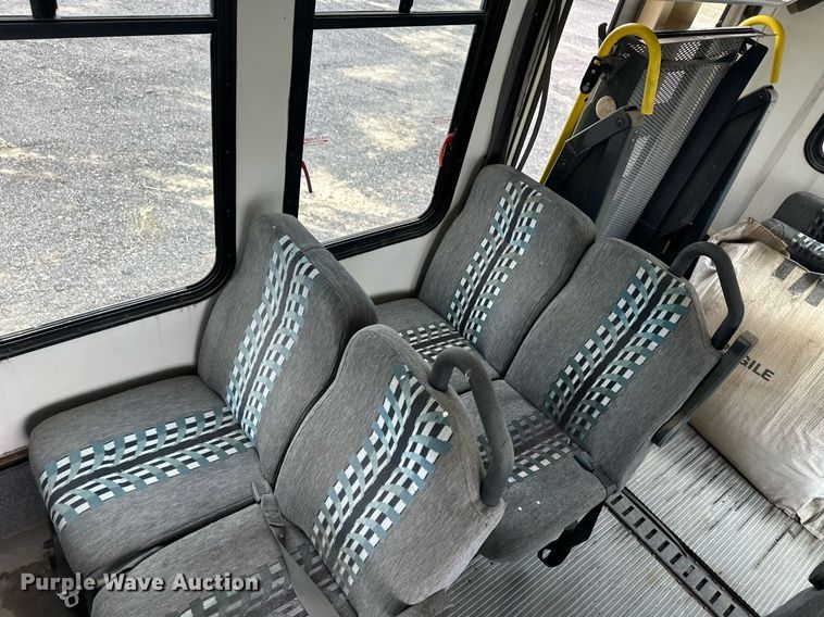 image for item EQ4593 1996 Chevrolet Aero XT 30 HD shuttle bus