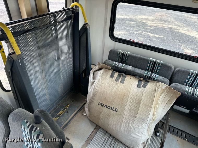 image for item EQ4593 1996 Chevrolet Aero XT 30 HD shuttle bus