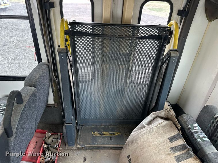 image for item EQ4593 1996 Chevrolet Aero XT 30 HD shuttle bus