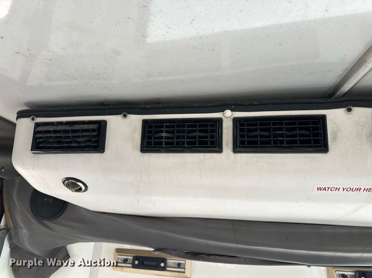 image for item EQ4593 1996 Chevrolet Aero XT 30 HD shuttle bus