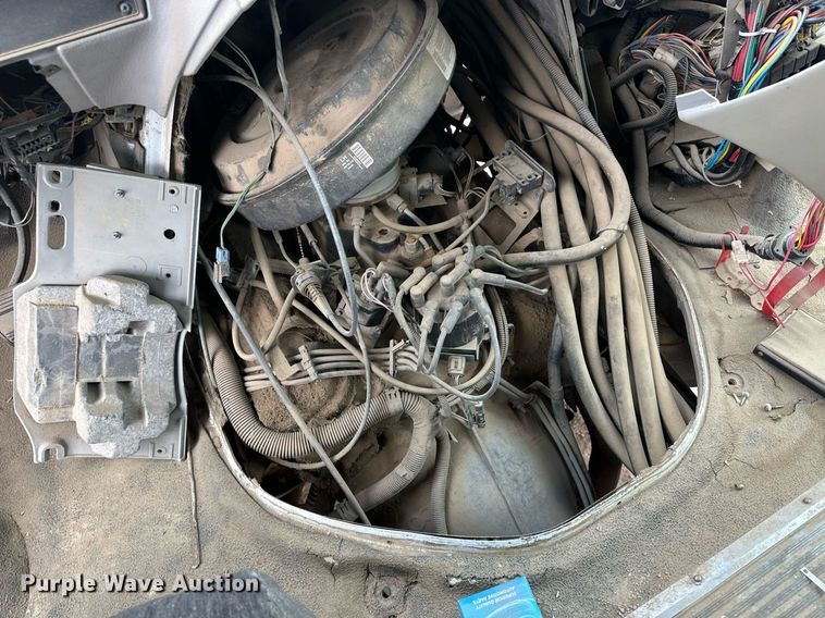 image for item EQ4593 1996 Chevrolet Aero XT 30 HD shuttle bus