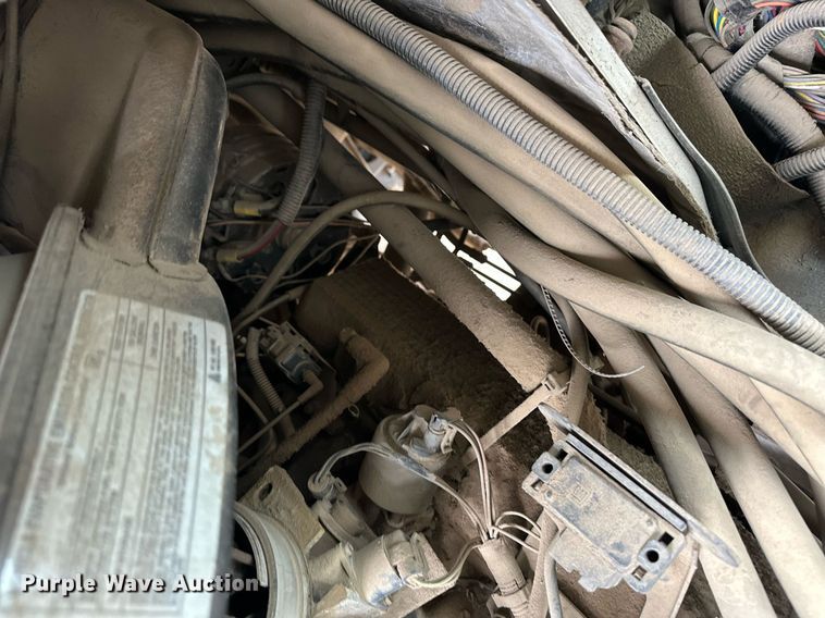 image for item EQ4593 1996 Chevrolet Aero XT 30 HD shuttle bus