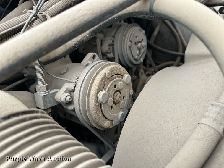 image for item EQ4593 1996 Chevrolet Aero XT 30 HD shuttle bus