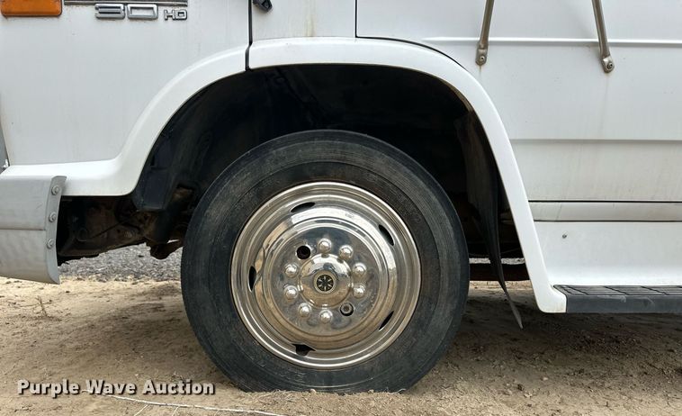 image for item EQ4593 1996 Chevrolet Aero XT 30 HD shuttle bus