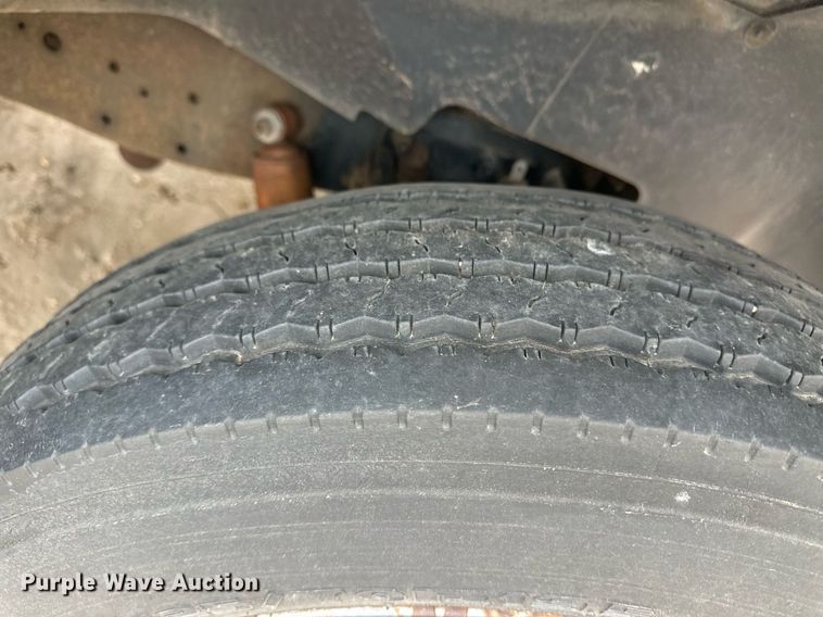 image for item EQ4593 1996 Chevrolet Aero XT 30 HD shuttle bus