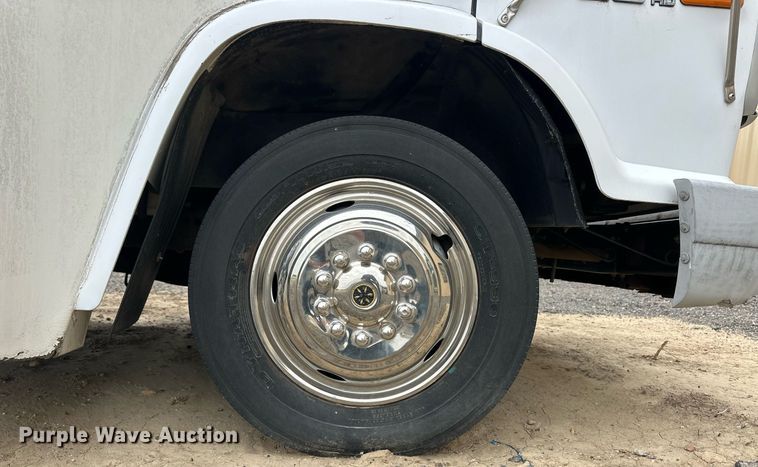 image for item EQ4593 1996 Chevrolet Aero XT 30 HD shuttle bus