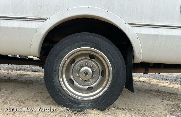 image for item EQ4593 1996 Chevrolet Aero XT 30 HD shuttle bus