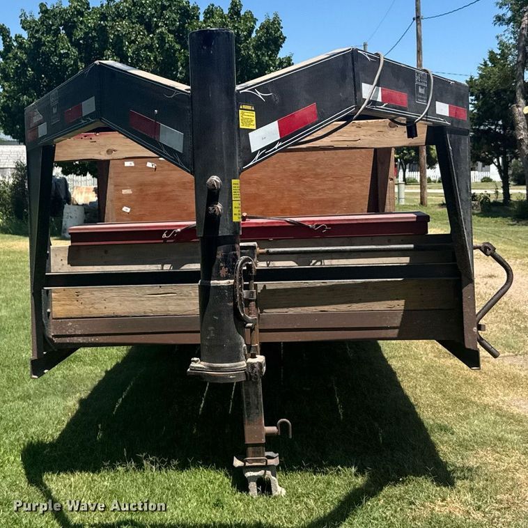 image for item ER2117 2000 Neal equipment trailer