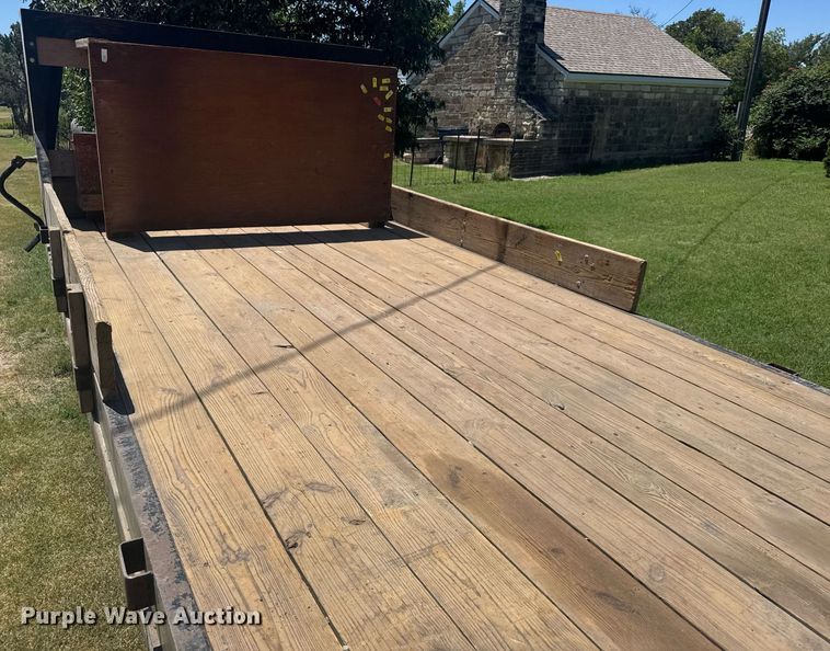 image for item ER2117 2000 Neal equipment trailer