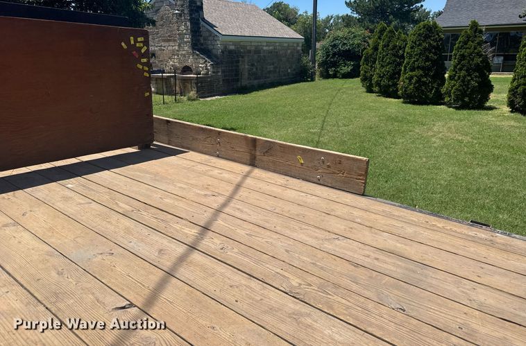 image for item ER2117 2000 Neal equipment trailer