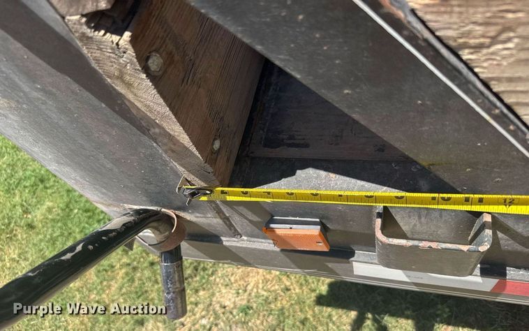 image for item ER2117 2000 Neal equipment trailer