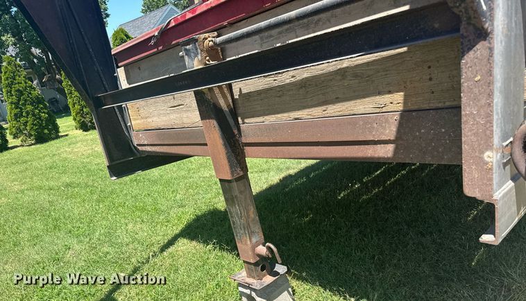 image for item ER2117 2000 Neal equipment trailer