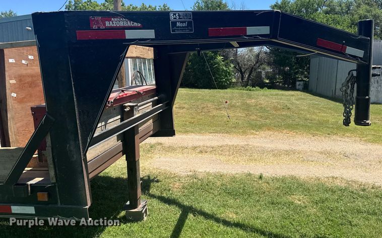 image for item ER2117 2000 Neal equipment trailer