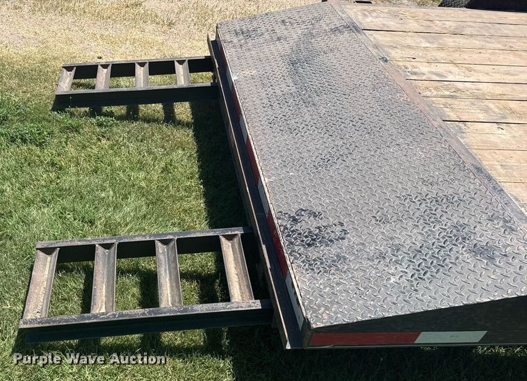 image for item ER2117 2000 Neal equipment trailer