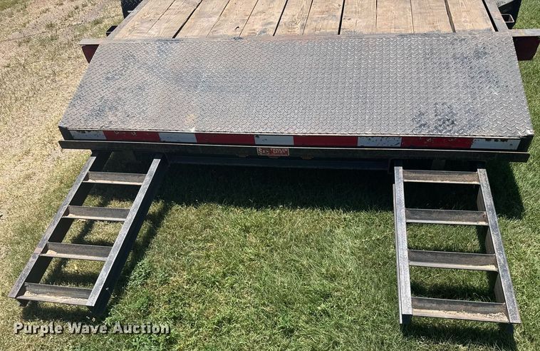 image for item ER2117 2000 Neal equipment trailer