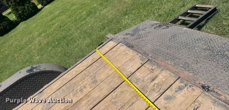 image for item ER2117 2000 Neal equipment trailer