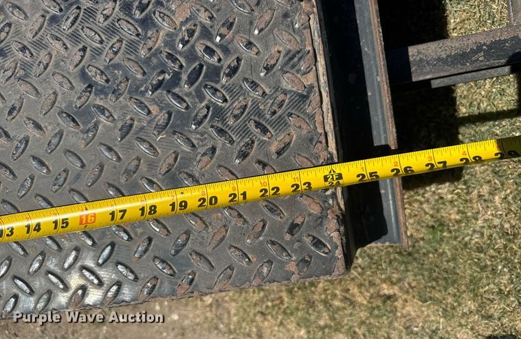 image for item ER2117 2000 Neal equipment trailer