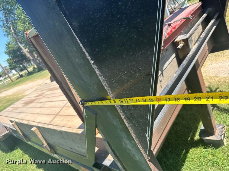 image for item ER2117 2000 Neal equipment trailer