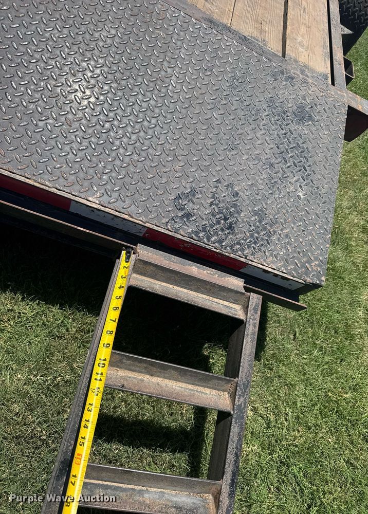 image for item ER2117 2000 Neal equipment trailer