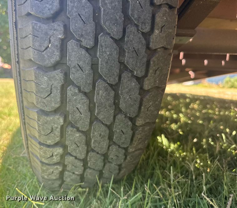 image for item ER2117 2000 Neal equipment trailer