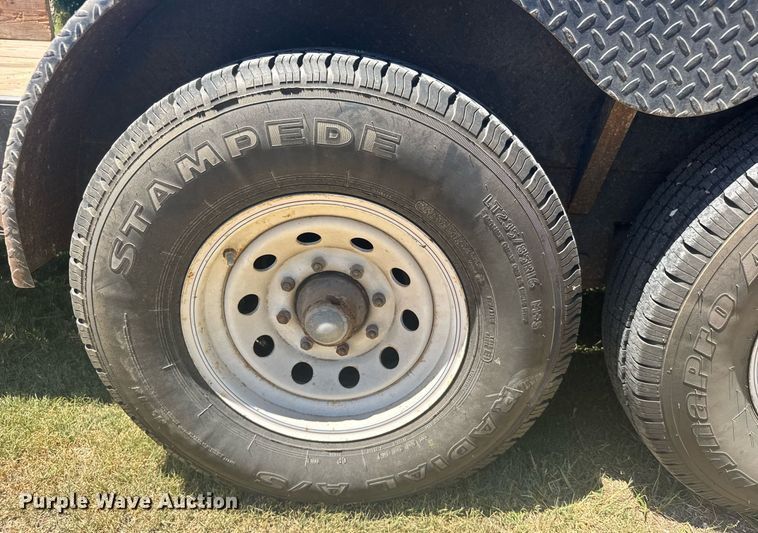 image for item ER2117 2000 Neal equipment trailer