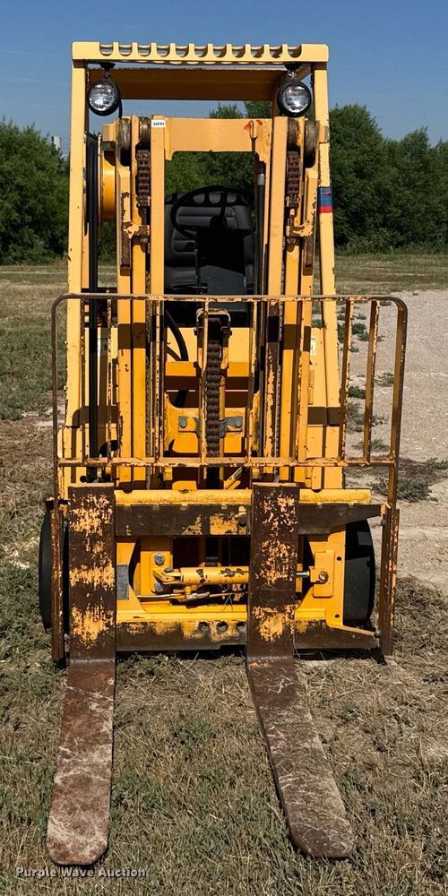 image for item ER2145 2010 Hyster E60XL forklift