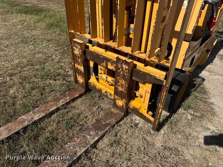 image for item ER2145 2010 Hyster E60XL forklift