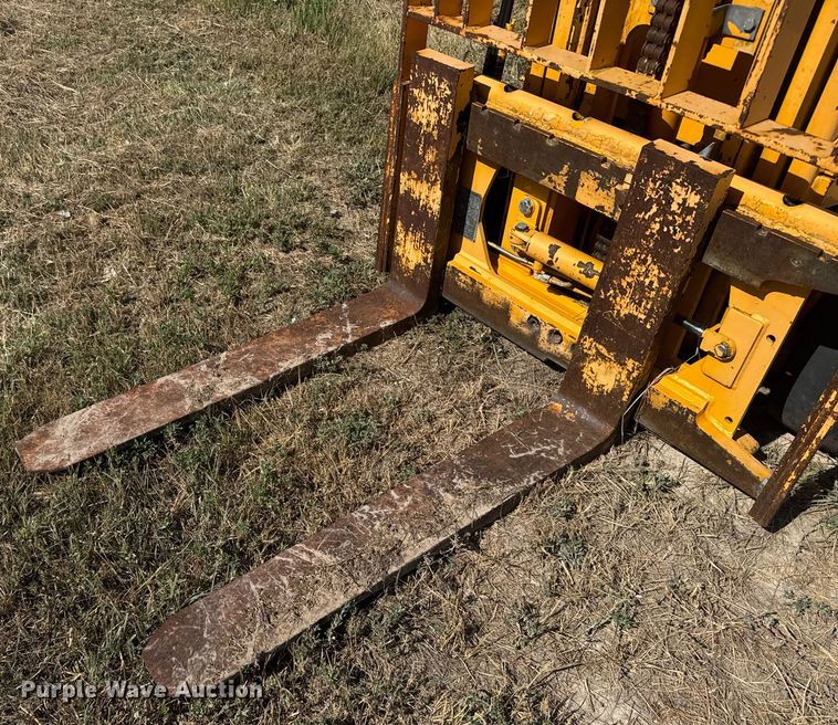 image for item ER2145 2010 Hyster E60XL forklift