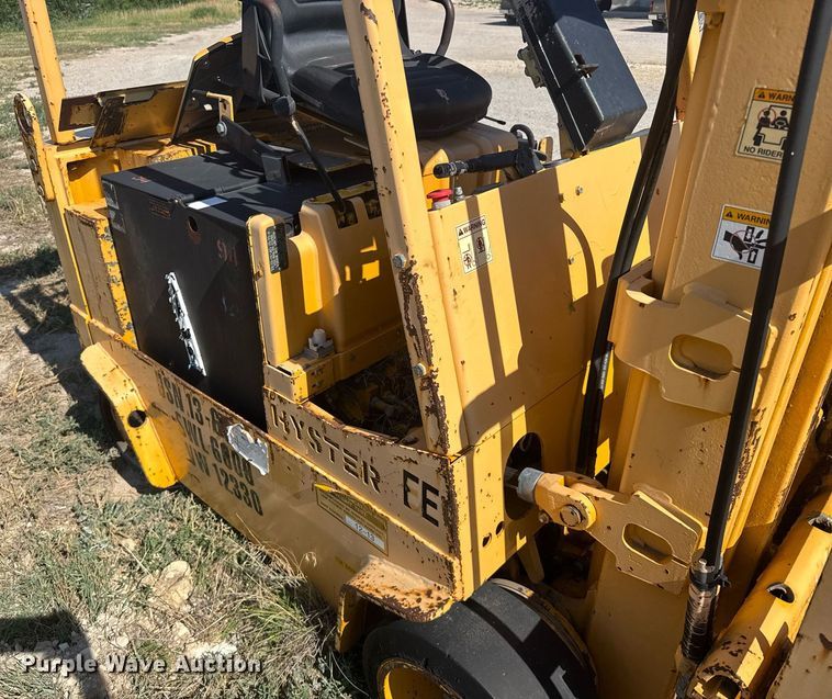 image for item ER2145 2010 Hyster E60XL forklift
