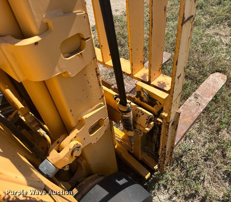 image for item ER2145 2010 Hyster E60XL forklift