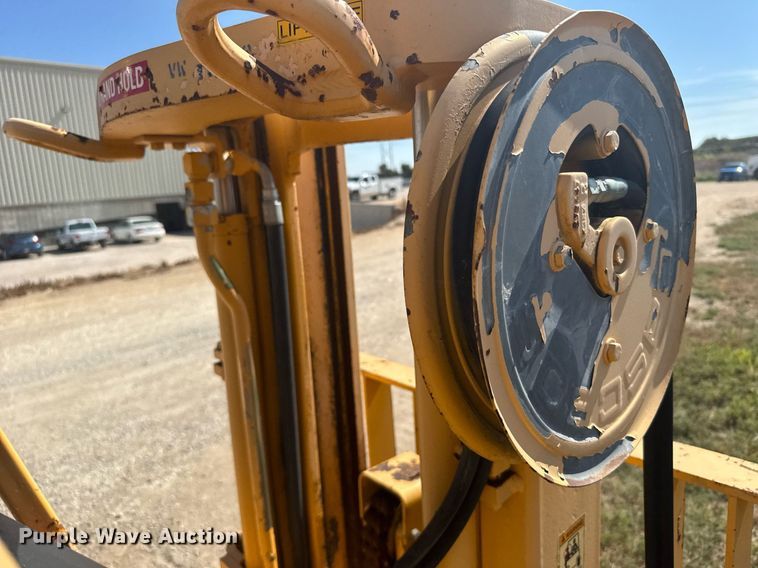 image for item ER2145 2010 Hyster E60XL forklift