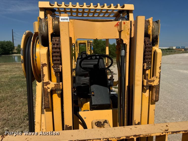 image for item ER2145 2010 Hyster E60XL forklift