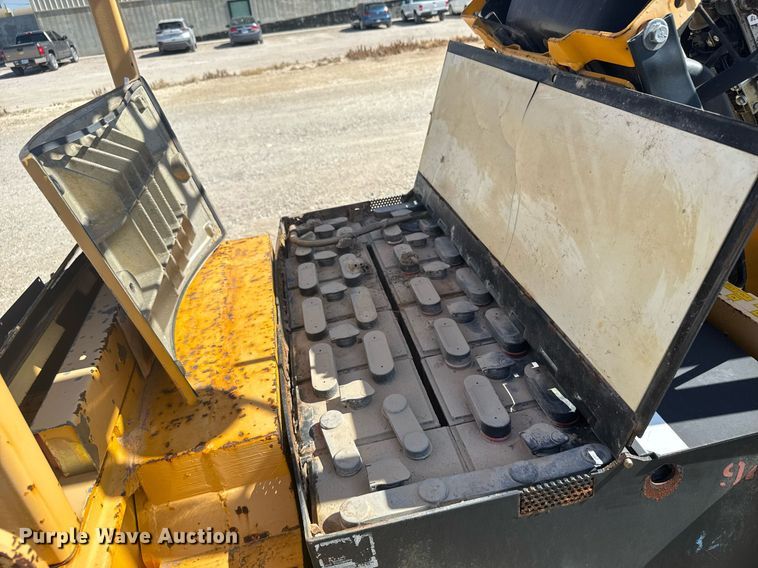 image for item ER2145 2010 Hyster E60XL forklift