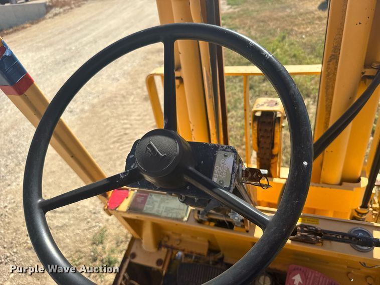 image for item ER2145 2010 Hyster E60XL forklift