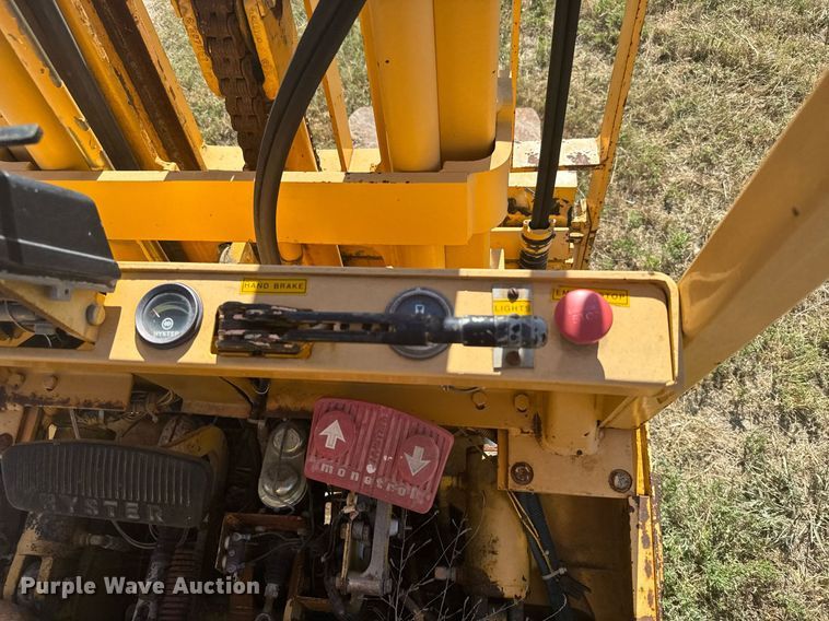 image for item ER2145 2010 Hyster E60XL forklift