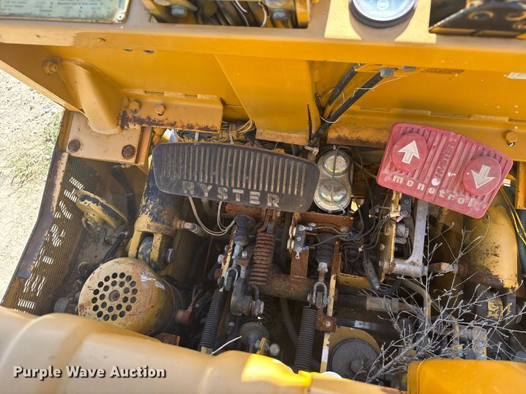 image for item ER2145 2010 Hyster E60XL forklift