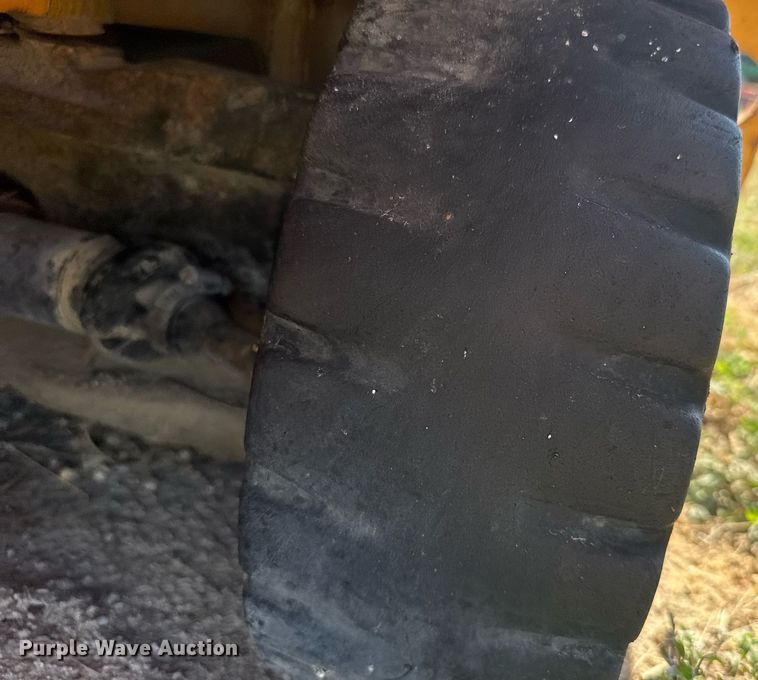 image for item ER2145 2010 Hyster E60XL forklift