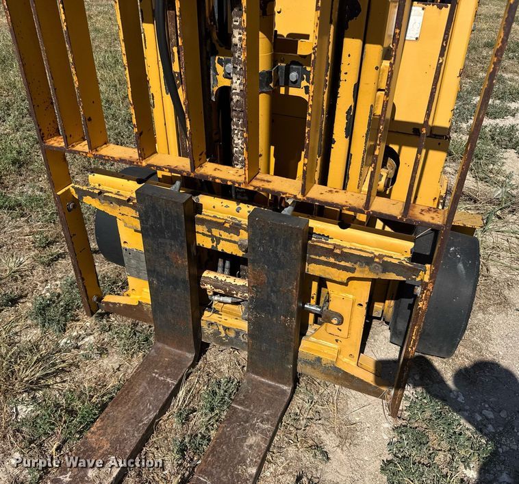 image for item ER2146 2014 Hyster E60XL-MIL forklift